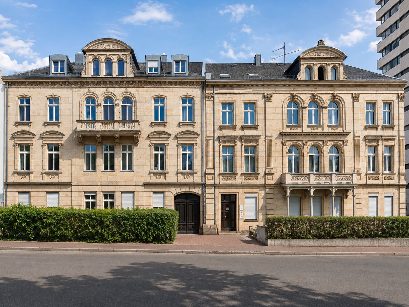 Kanzleigebäude am Bahnhofplatz, Frontalansicht